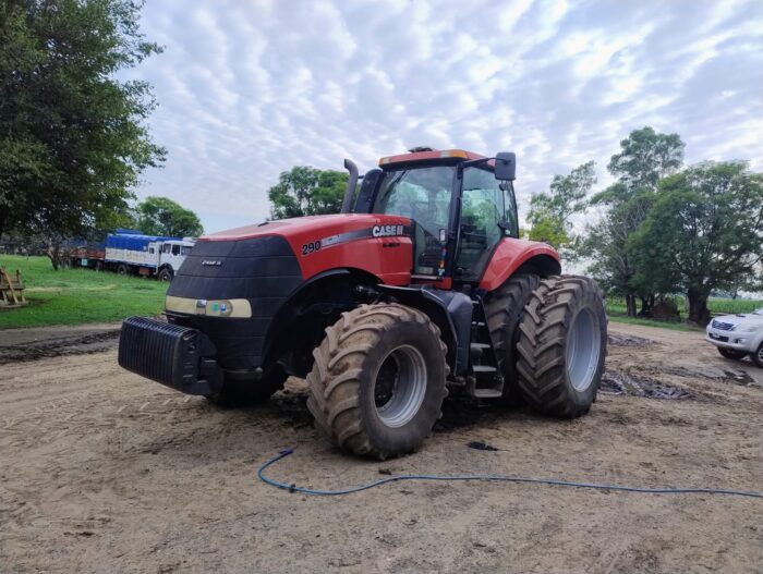 Tractor Case IH Magnum 290, 290HP, 4WD, Dual, 2014.