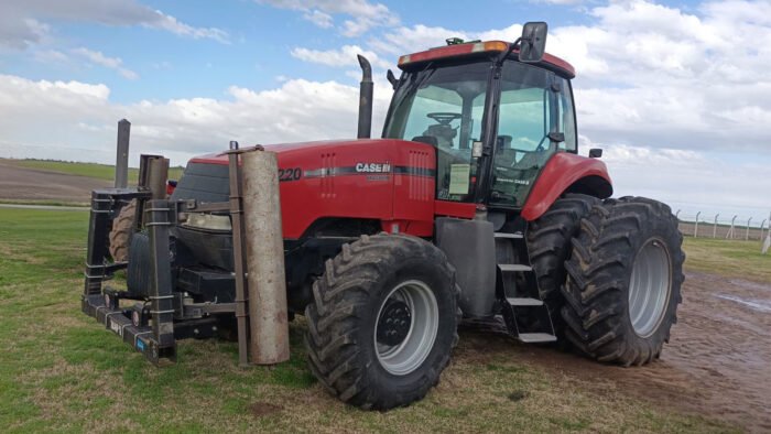 Tractor Case IH Magnum 220, 4wd, Dual. 2008.
