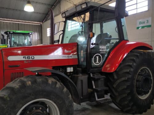 Tractor Massey Ferguson 660, 150 hp, 4wd, paton, 2004.